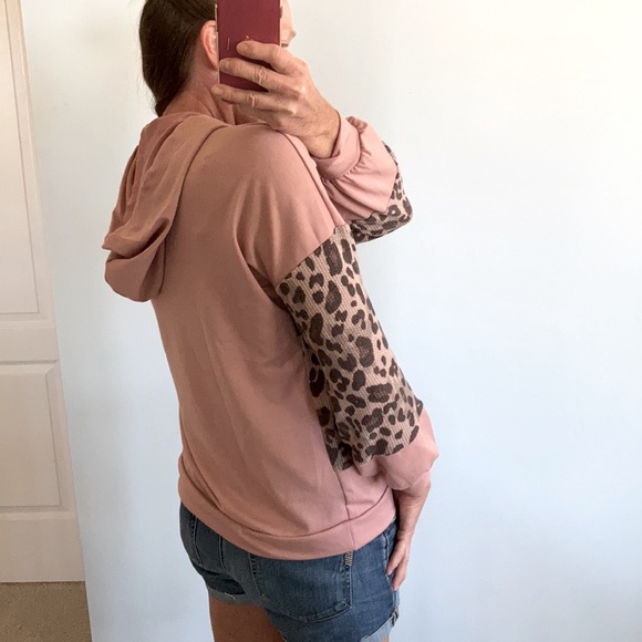 Leopard Print Contrast Hoodie - Picture 6 of 7